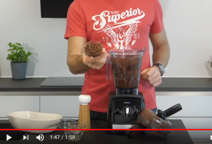 Mads Bo laver sund nutella på Vitamix