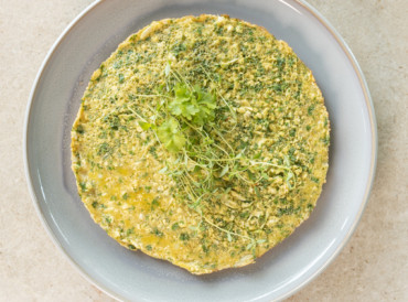 Omelet med blomkål og persille