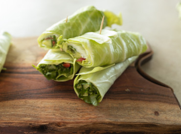 Kålwraps med grøntsagsfyld 