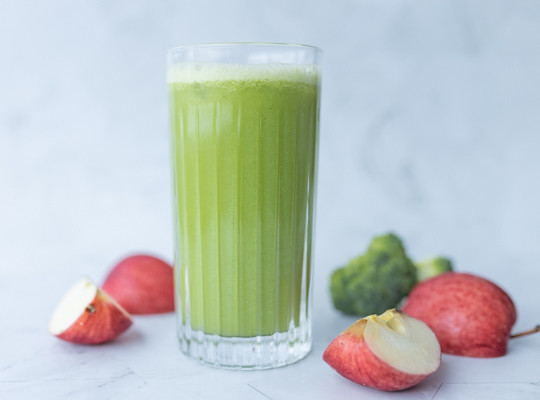 Grøn juice med broccoli