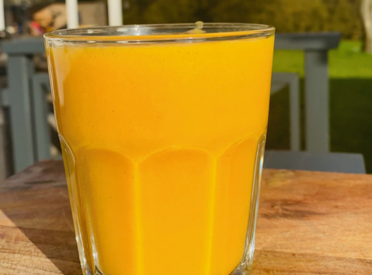 smoothie med gurkemeje