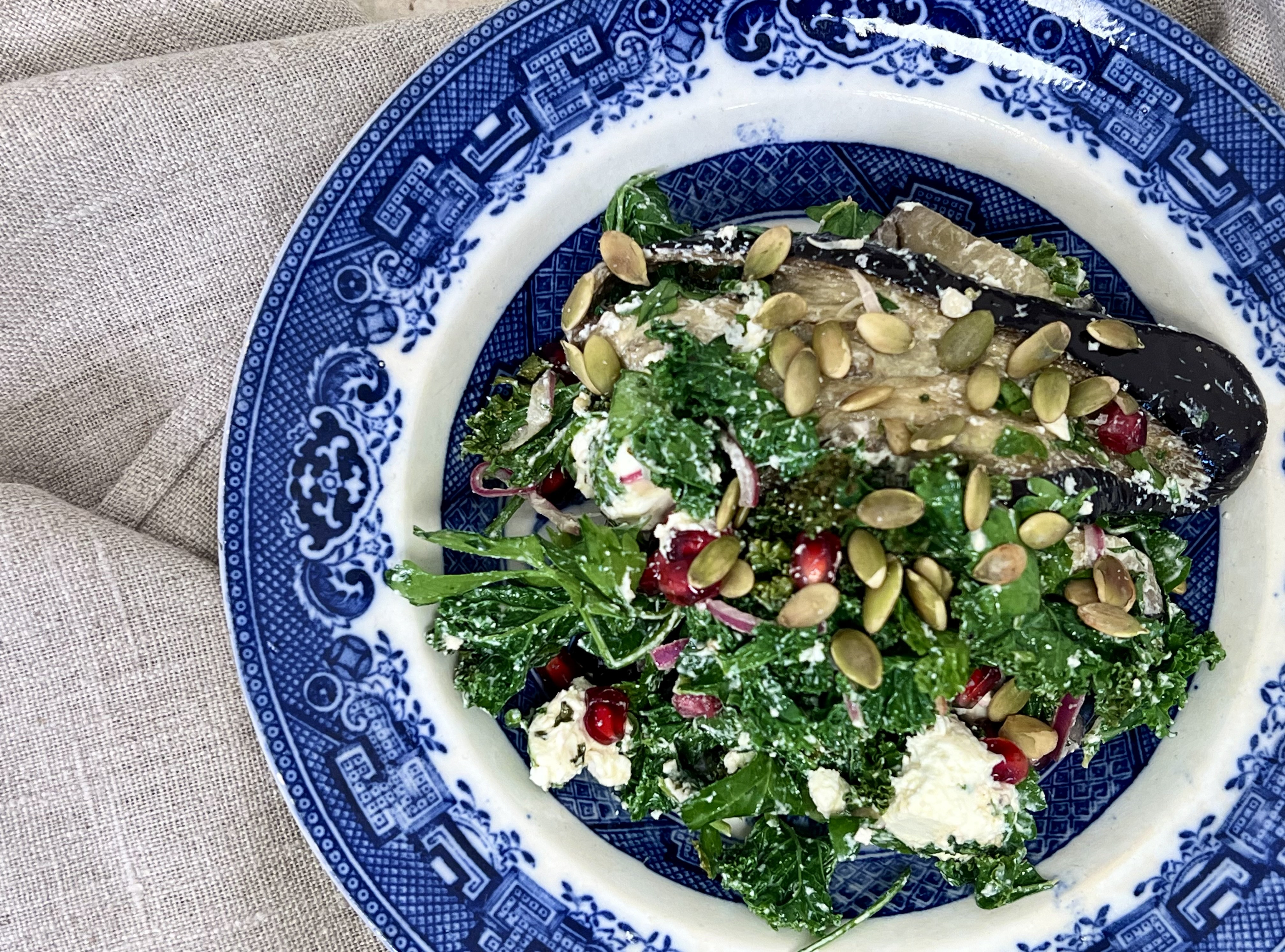 grønkålssalat med aubergine