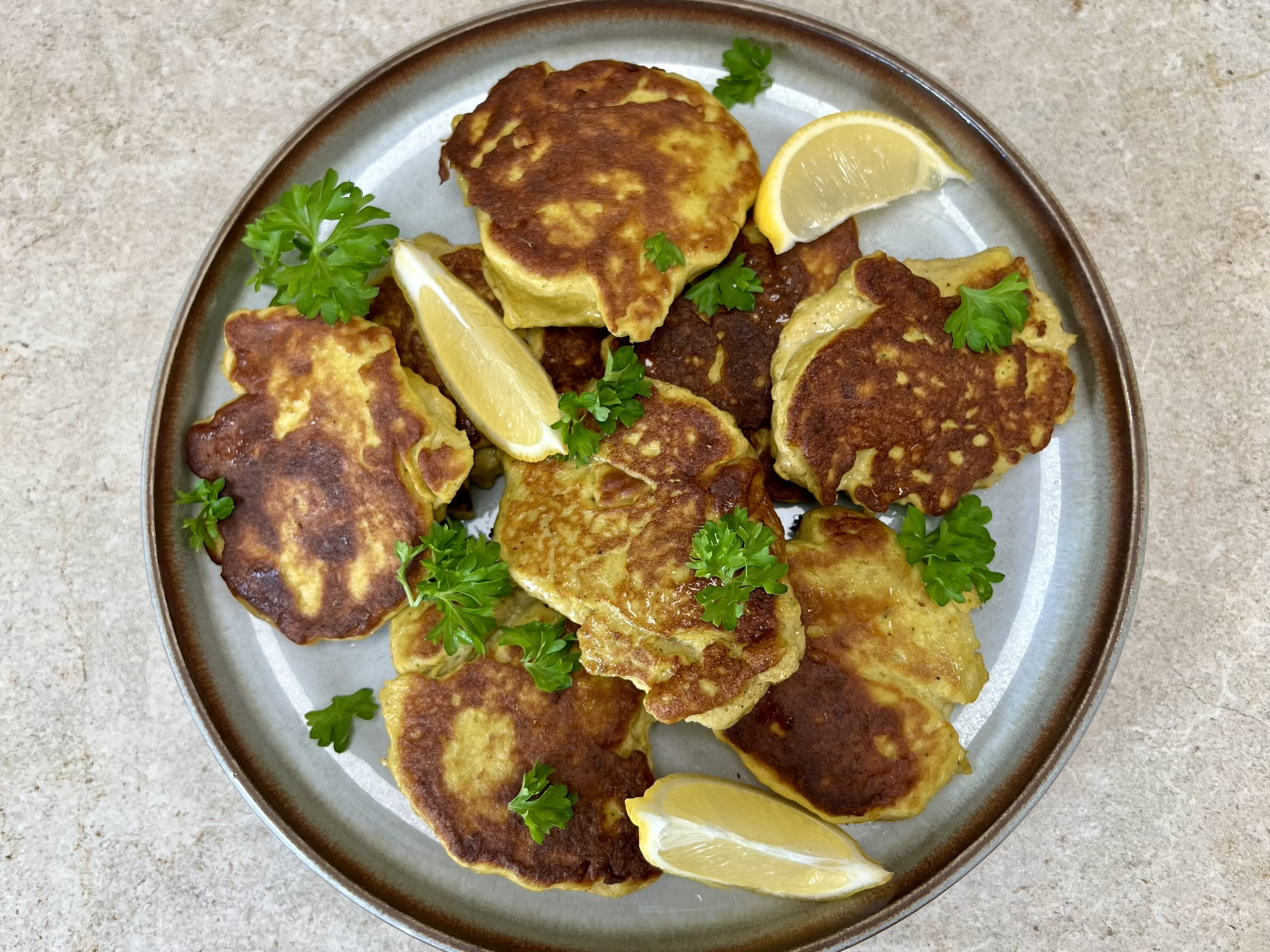 Fiskefrikadeller med laks