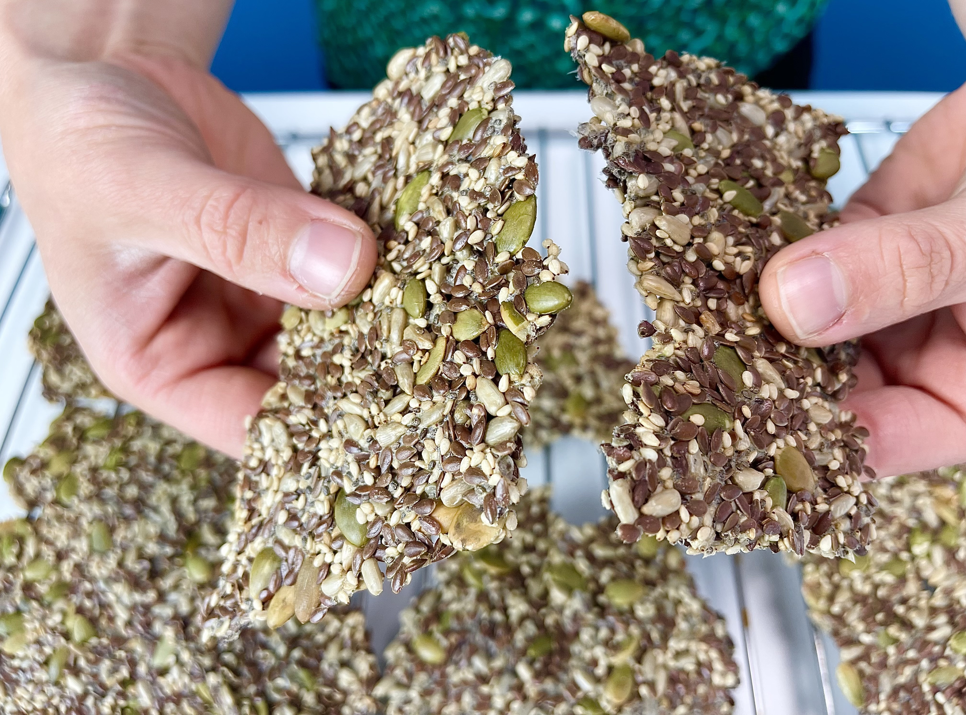 Knækbrød med frø og kerner