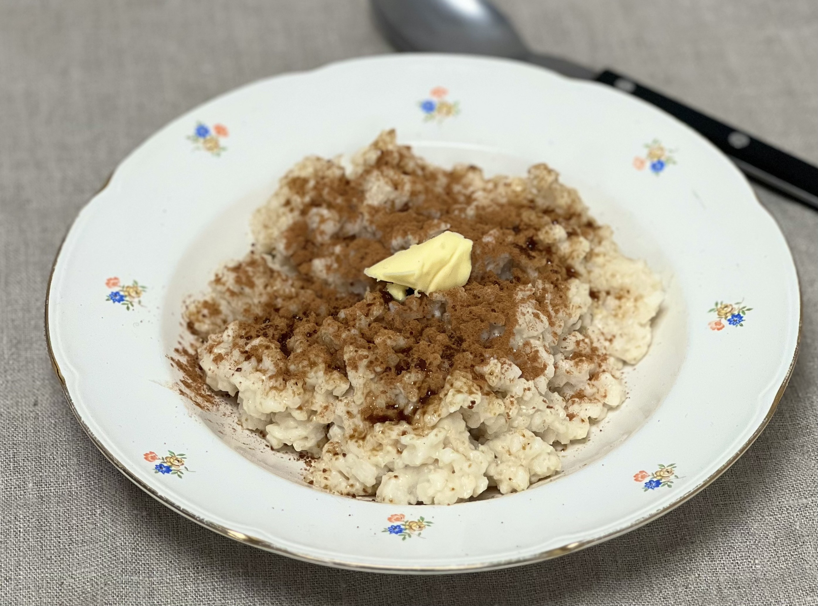 Lav nemt risengrød i høkasse