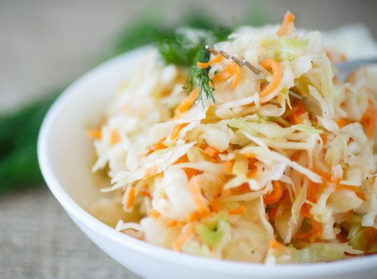 Spidskålssalat med gulerødder